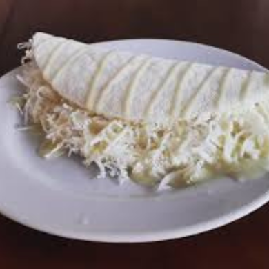 Tapioca feita com Massa Artesanal, coco e leite condensado