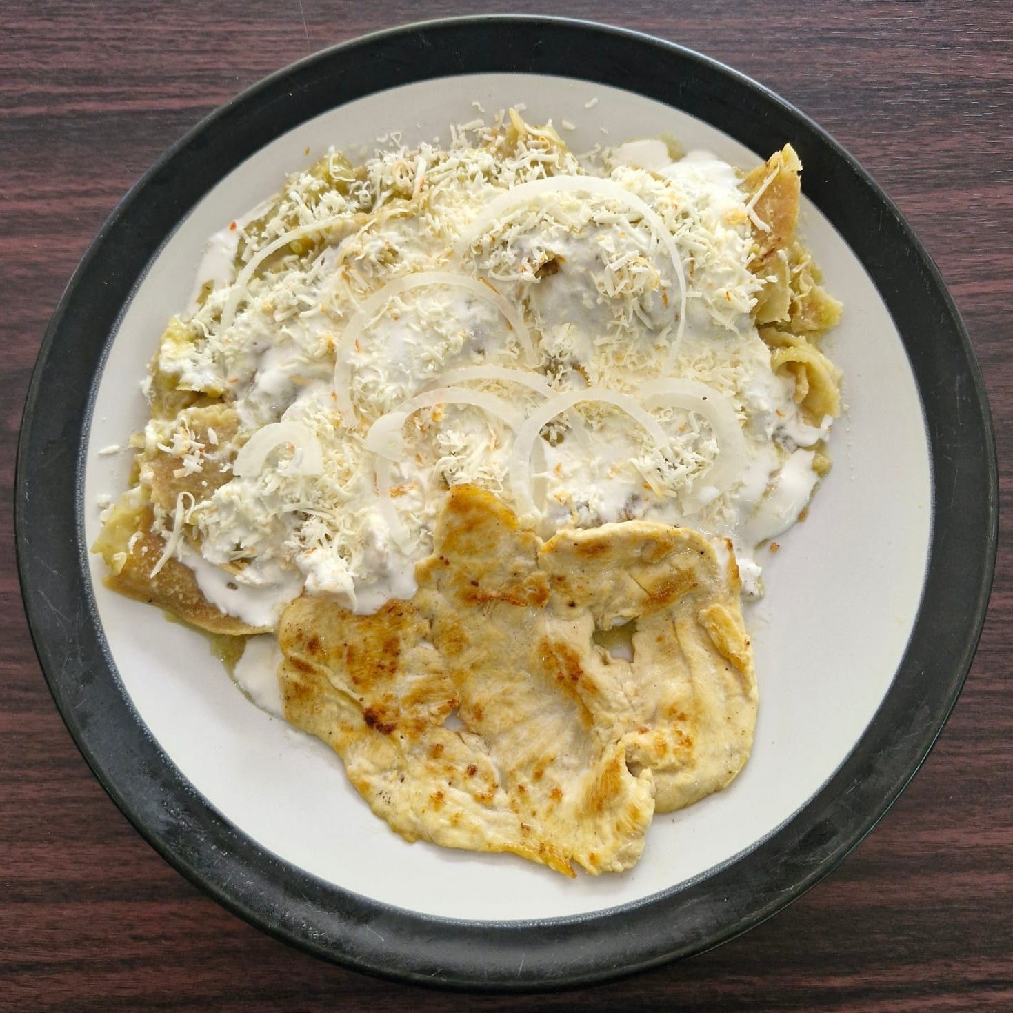 Chilaquiles con Pechuga Asada