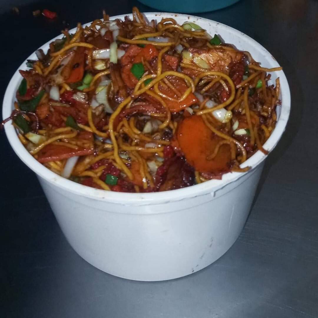 19. Chop Suey Seco con Pollo, Jamón y Lechón