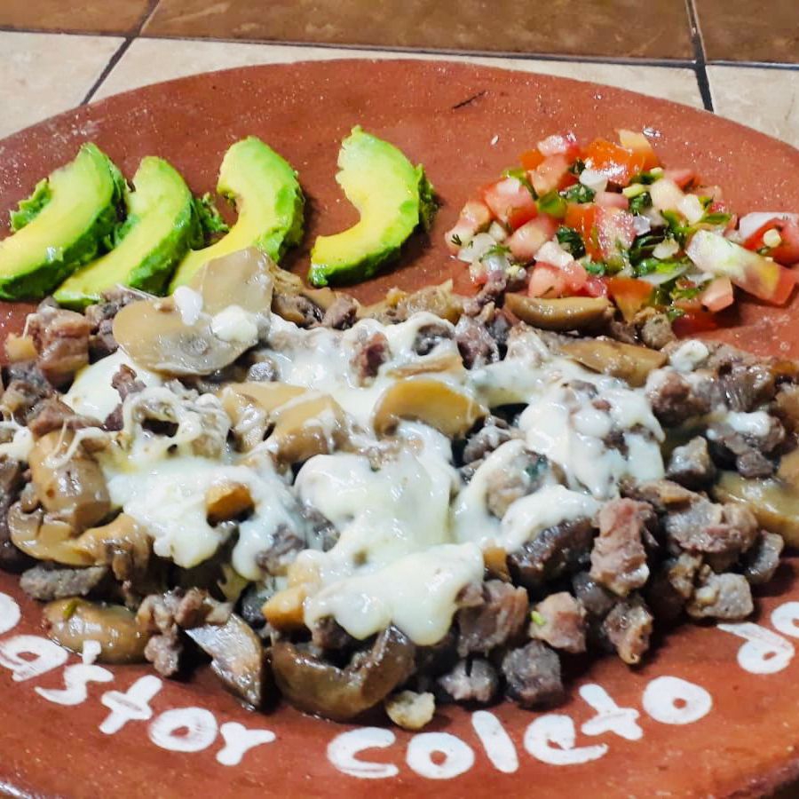 Orden de Bistec Champiñones y Queso