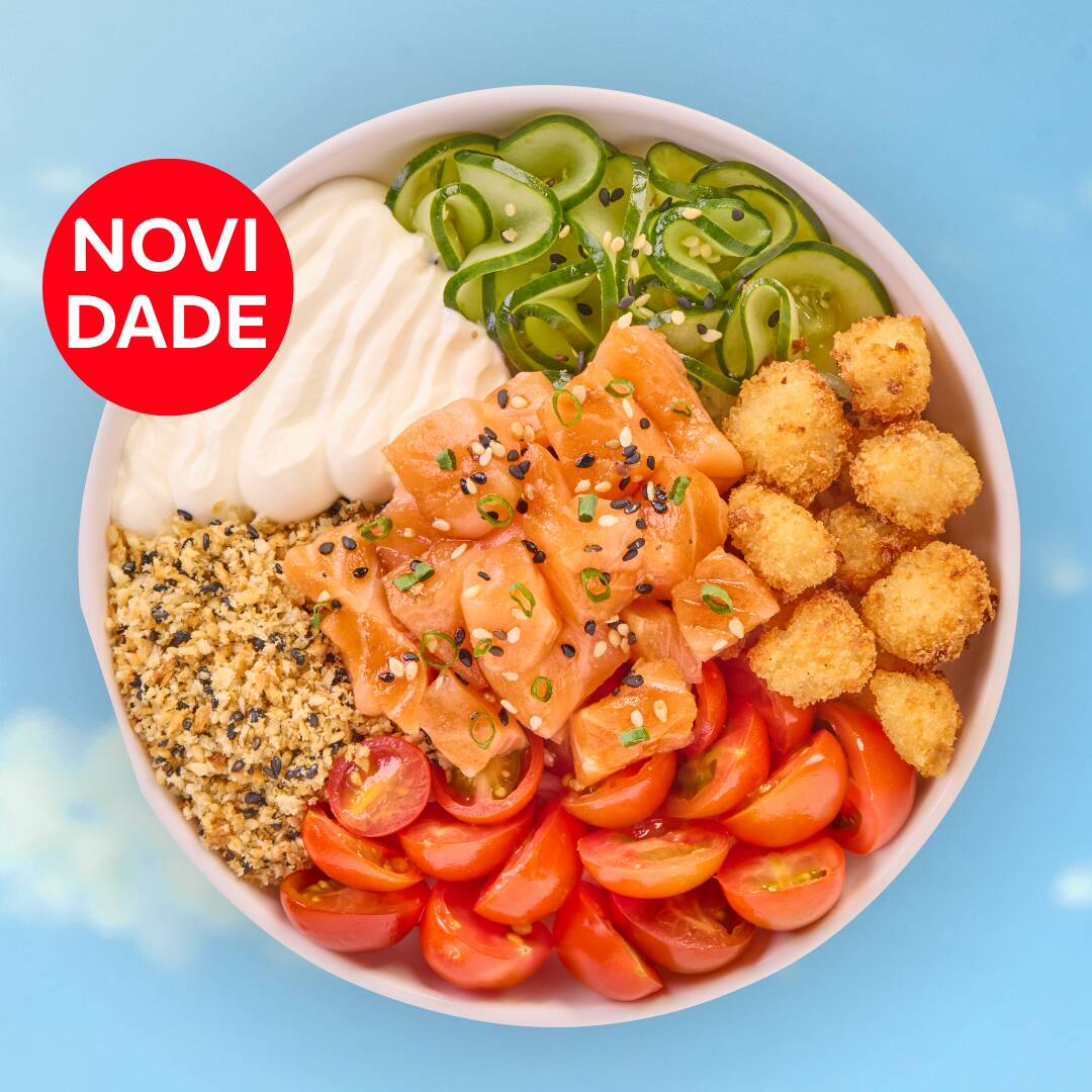 Base e tamanho à sua escolha, salmão ao molho oriental, peixe branco empanado, tomate cereja, sunomono, sour cream e farofa de panko com gergelim.
