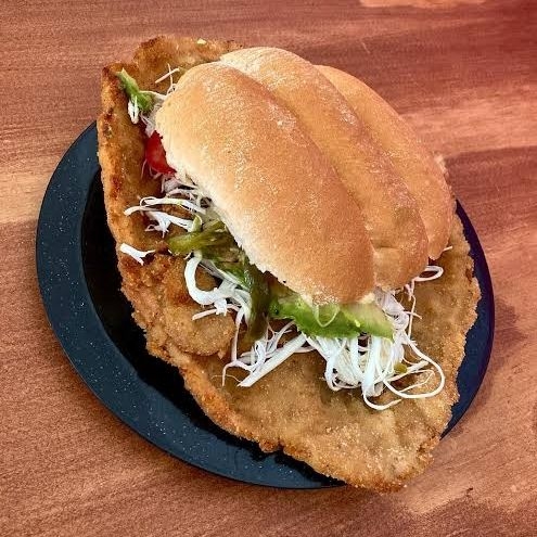 TORTA DE MILANESA +Agua