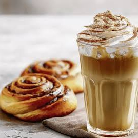 ROLLITO DE CANELA CON LATTE FRIO