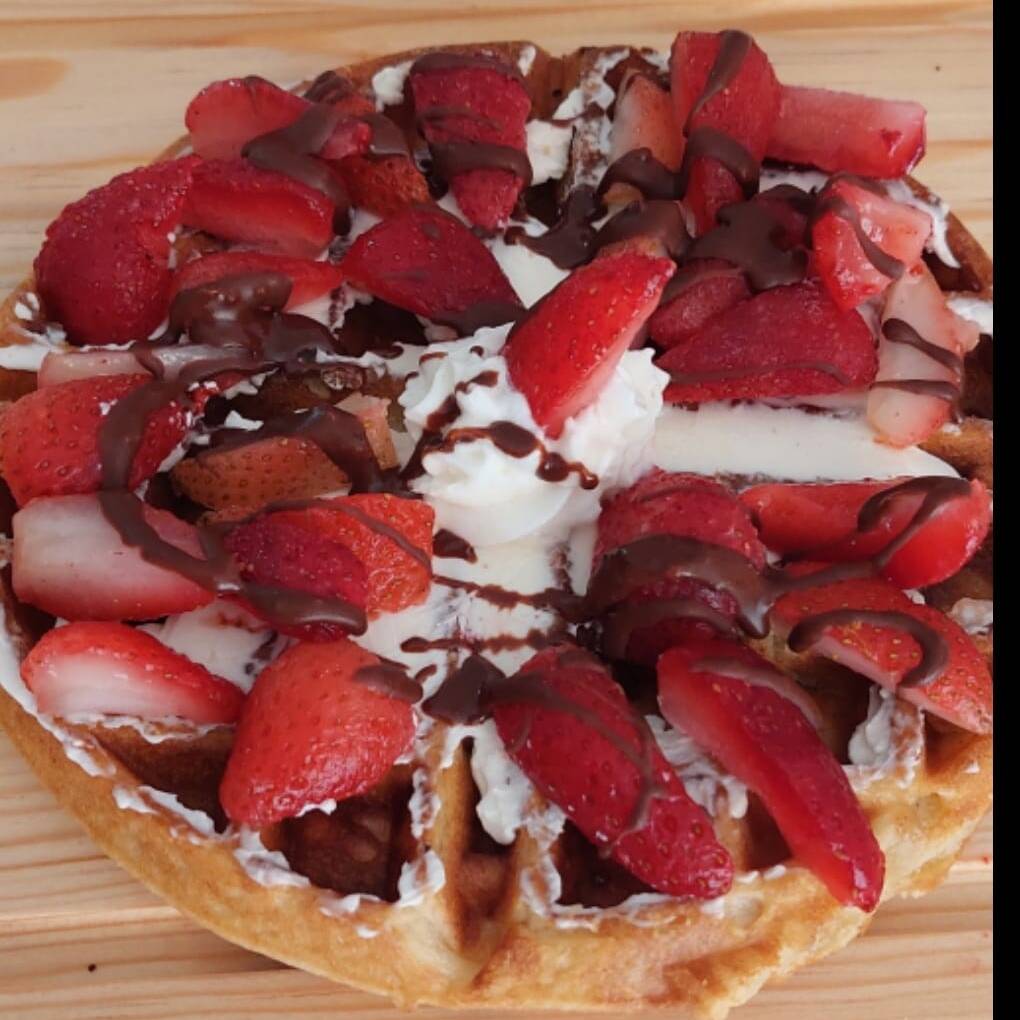 WAFLE FRESAS CON CREMA