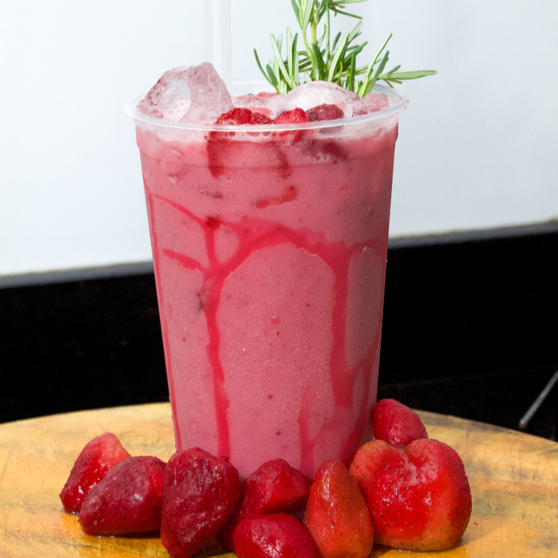 Uma conveniência de sabor! Feita com morangos selecionados e blendada com leite condensado até ficar extremamente suave. Uma delícia que você não vai querer que acabe.