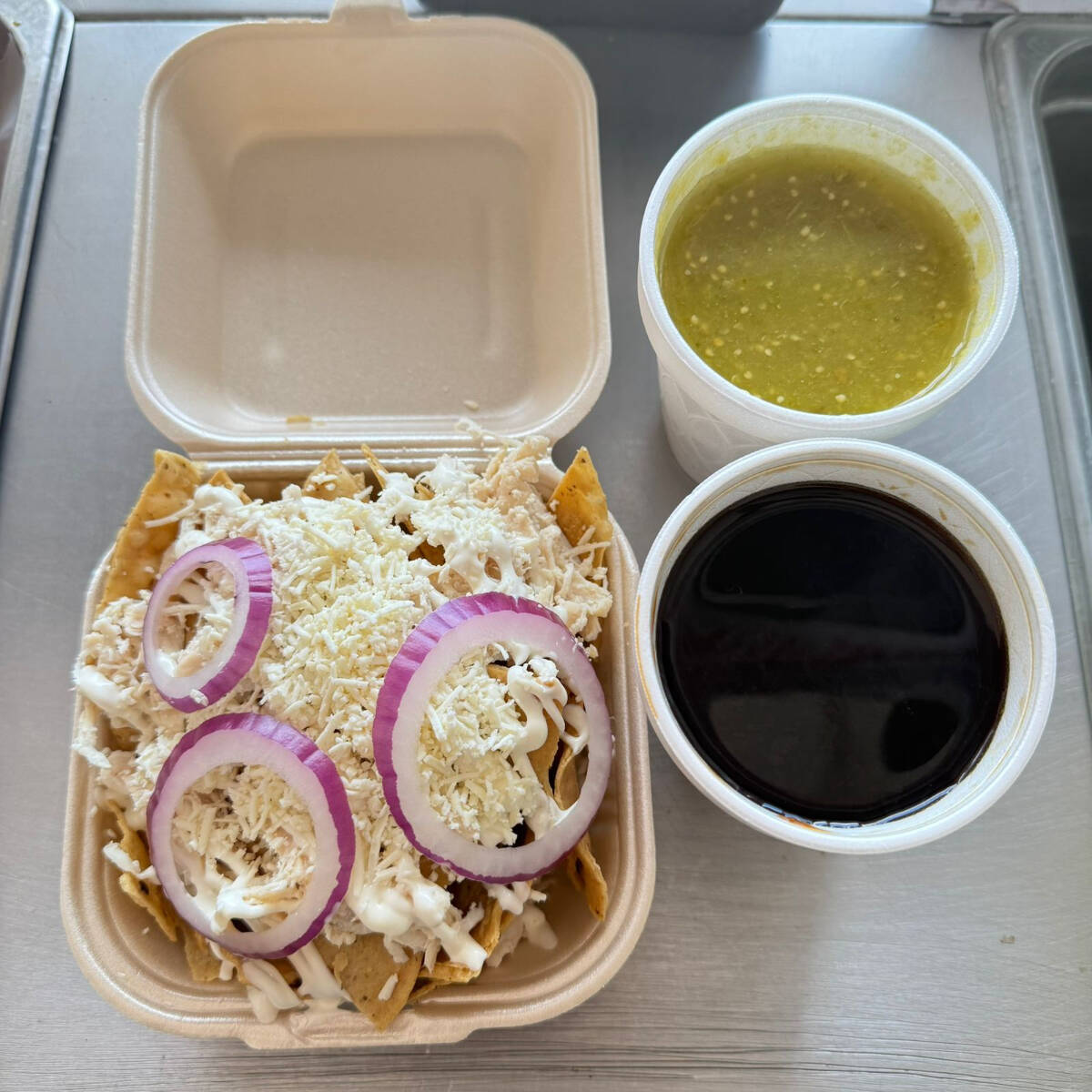 1 box de chilaquiles + 1 café