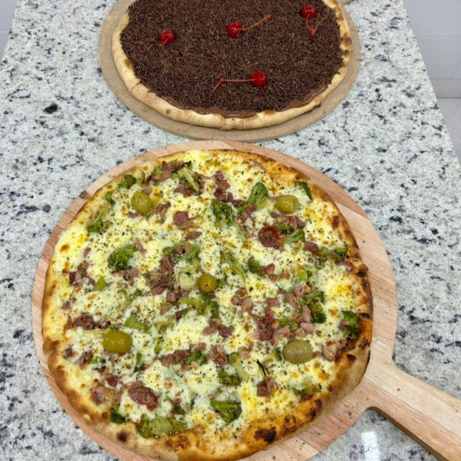 1 Pizza Grande Salgada + 1 Pizza Grande Doce + 1 Refri 2L ( A Sua Escolha)