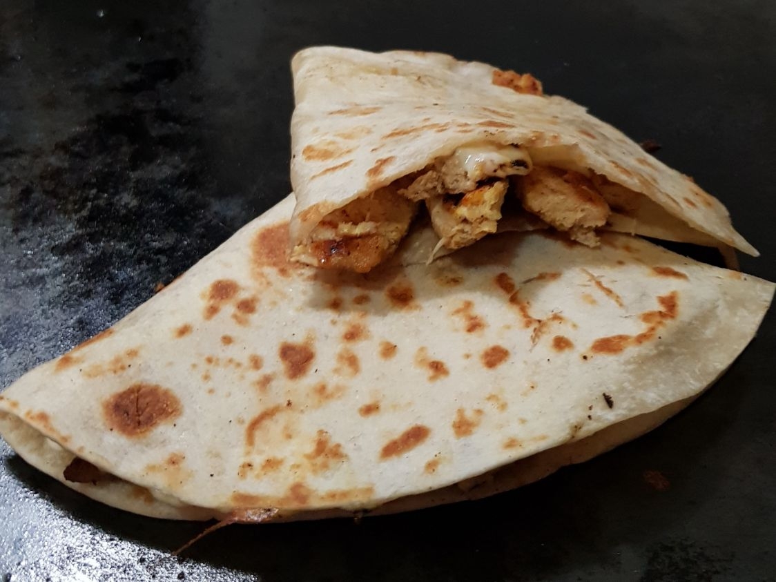Quesadilla con Carne de Res o Pollo