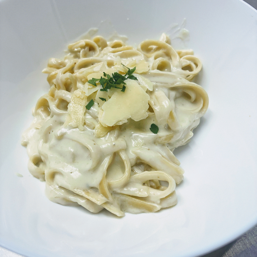 Pasta Fetuçcini Con Alfredo