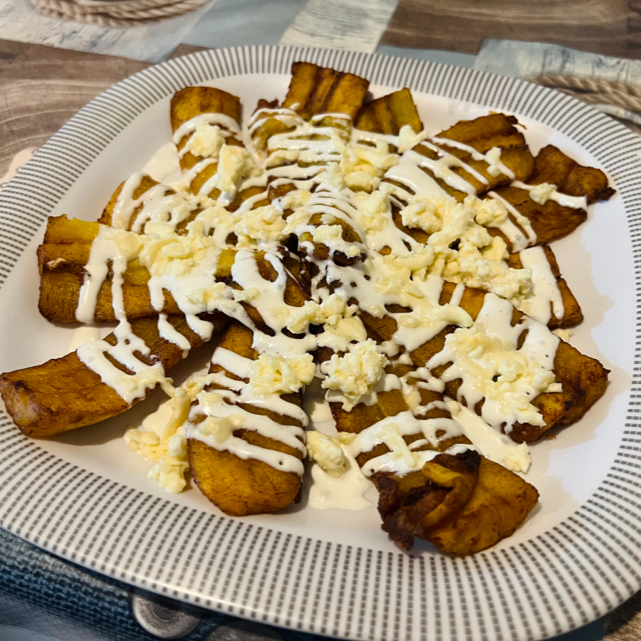 Plátanos Alvaradeños con Crema y Queso