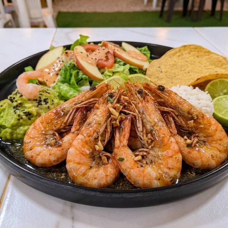 Camarones Al Mojo de Ajo*