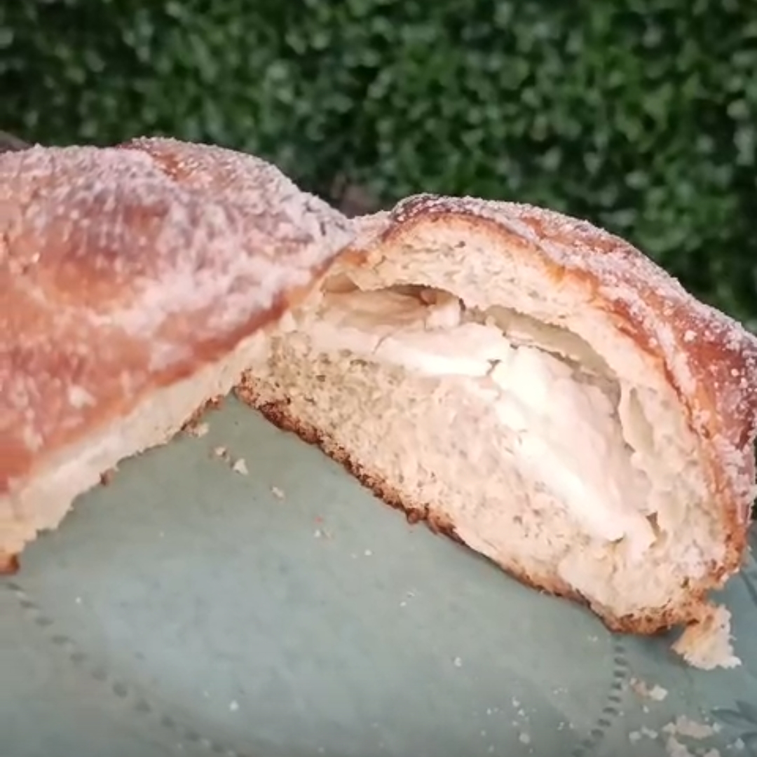 Pan de muerto relleno queso crema