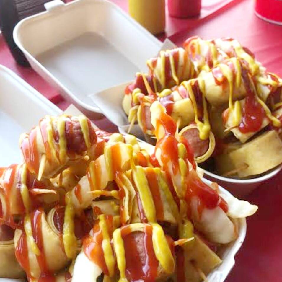 Salchitacos con Papas Mediano.