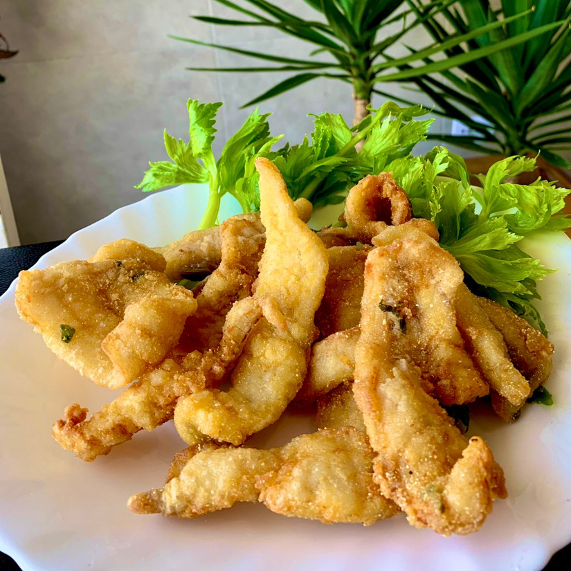Marmita acompanha: arroz, feijão, macarrão ao molho de carne, abobrinha refogada e farofa. Saladinha :D