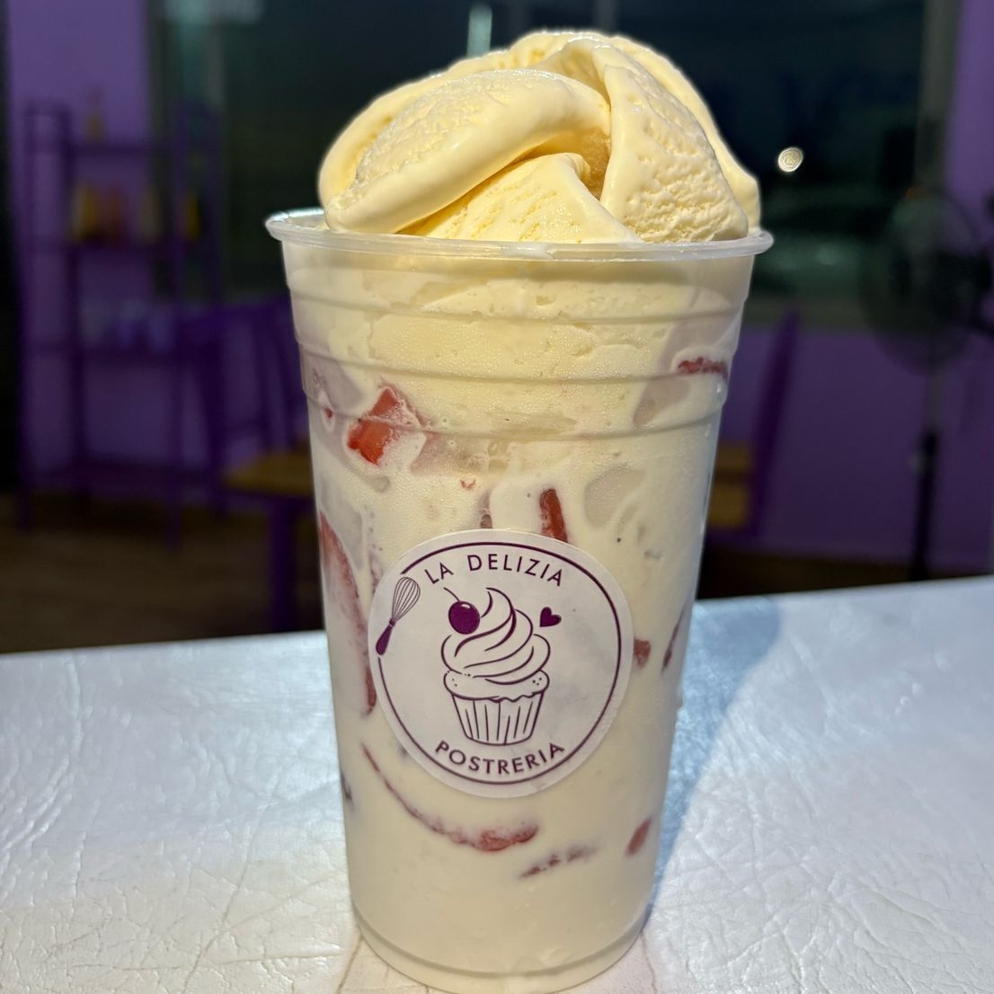 Fresas con Crema + Nieve 16 Oz