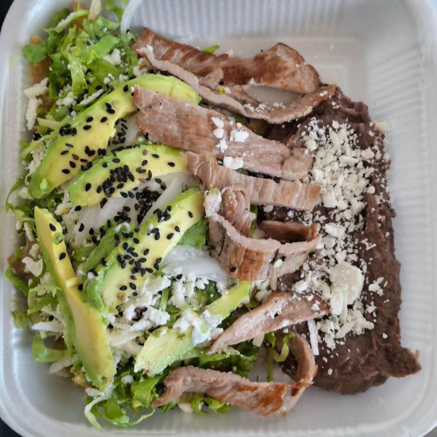 Chilaquiles Verdes con Bistec