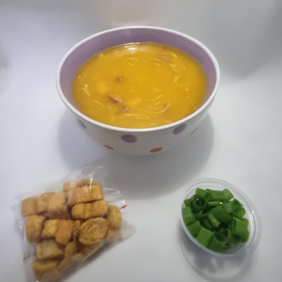 Caldo cremoso e super nutritivo feito à base de mandioca, batata-salsa (mandioquinha) e cenoura, cozidos lentamente com temperos especiais. Finalizado com uma porção generosa de frango desfiado suculento.