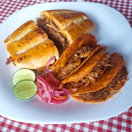 1 Torta de Cochinita + 3 Tacos +1 Refresco 600 ML.