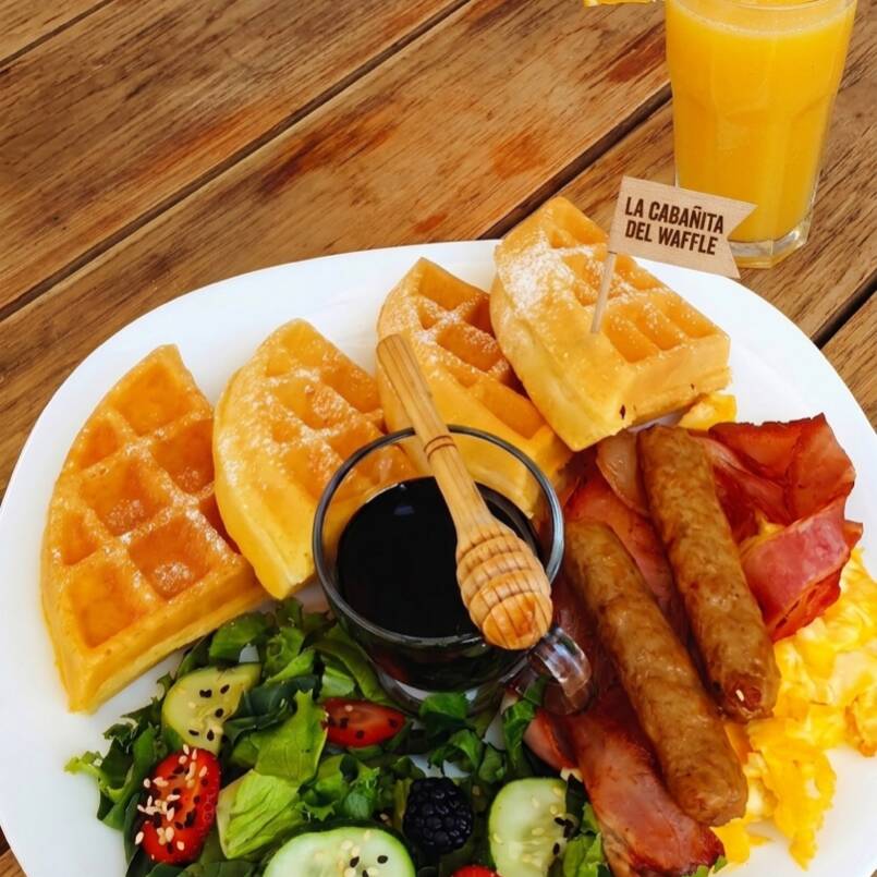 Combo Americano (Waffle americano/jugo de naranja)