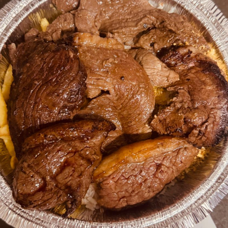 Arroz, feijão, farofa.