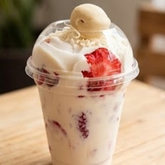 Fresas con Crema Coco Rayado y Chocolate Bon o Bon