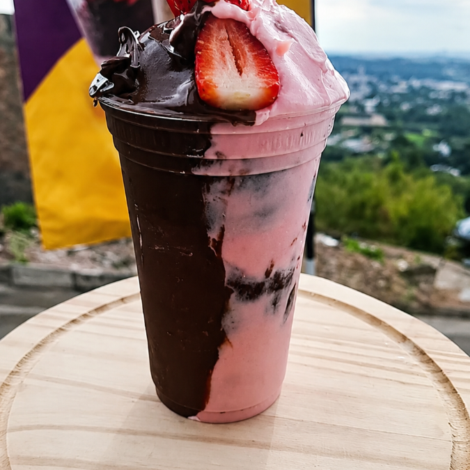Açai Cremoso, Leite em Pó, Creme Moranguinho, Morango e Nutella