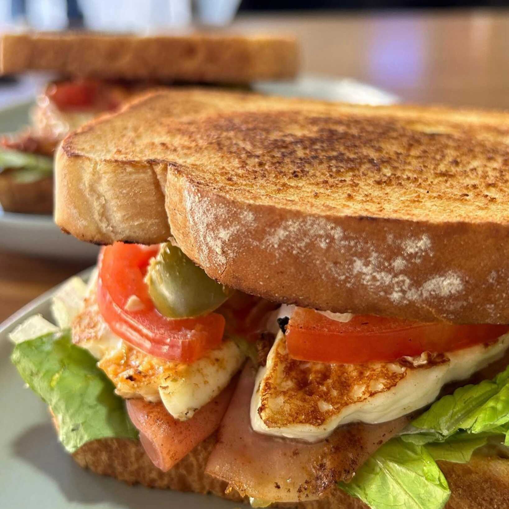 Sandwich Panela con Jamón