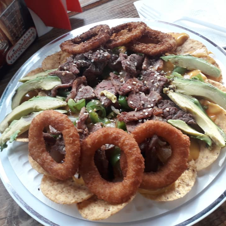Super Nachos con Asada