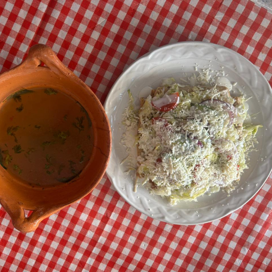 Tacos Dorados con Consome