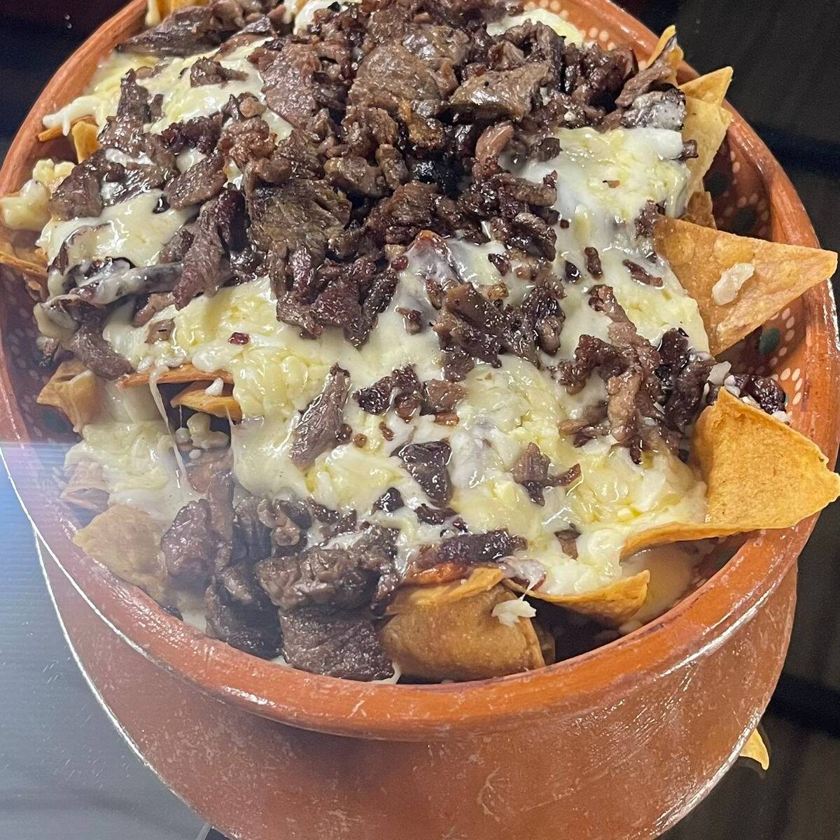 NACHOS CON ARRACHERA