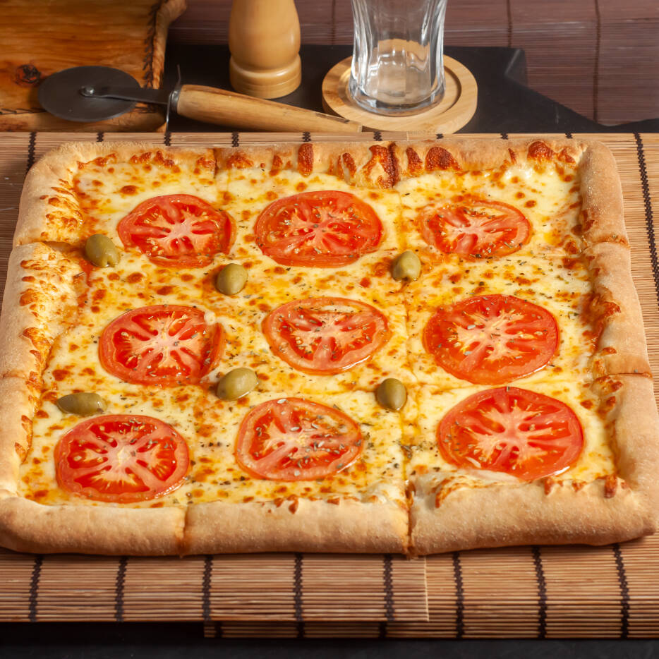 🍕 Monte Sua Pizza do Seu Jeito! 🍕
Escolha seus sabores favoritos e aproveite tudo em uma única pizza 😋
✨ Combine os sabores que você mais gosta e crie a pizza perfeita para compartilhar com a família e amigos!