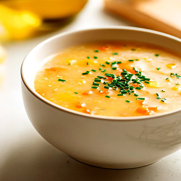 Nosso Creme de Legumes Fit é a escolha perfeita para quem busca uma refeição leve, saudável e cheia de fibras. Com um blend de legumes frescos e temperos naturais, ele entrega sabor de verdade sem adição de conservantes. Pronto em apenas 10 minutos. Vegano e 100% natural. Alto teor de fibras. Livre de conservantes artificiais. Ideal para uma alimentação equilibrada e leve. Uma sopa fit, cremosa e nutritiva para aquecer seus dias com praticidade. Atenção: produto congelado, pronto para consumo. Descongele no micro-ondas em apenas 10 minutos e está pronto. Gostoso, prático e sem conservantes!