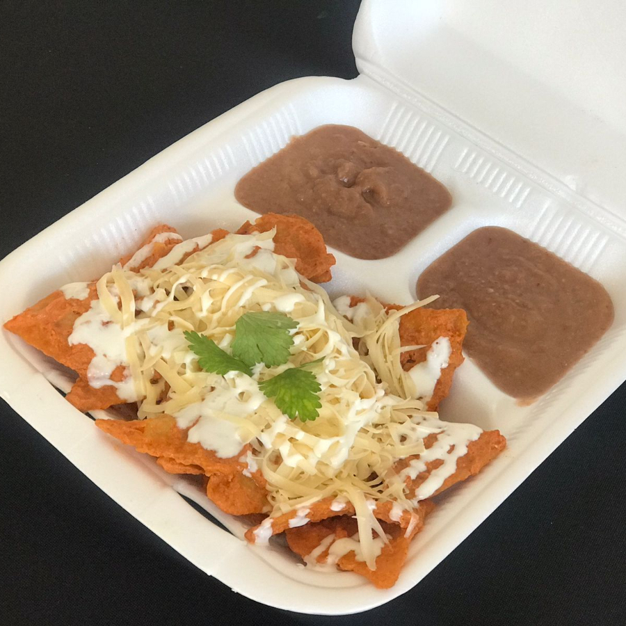 Chilaquiles Rojos Clásicos (Especialidad de Casa)