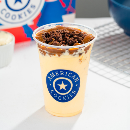 Combinação mais que perfeita de sorvete artesanal batido com caramelo belga e cookie Clássico Brownie.