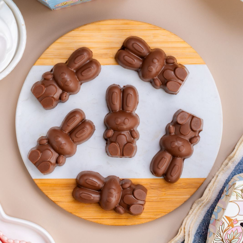 Casca de chocolate ao leite recheada com Nutella cremosa. Aprox. 45g