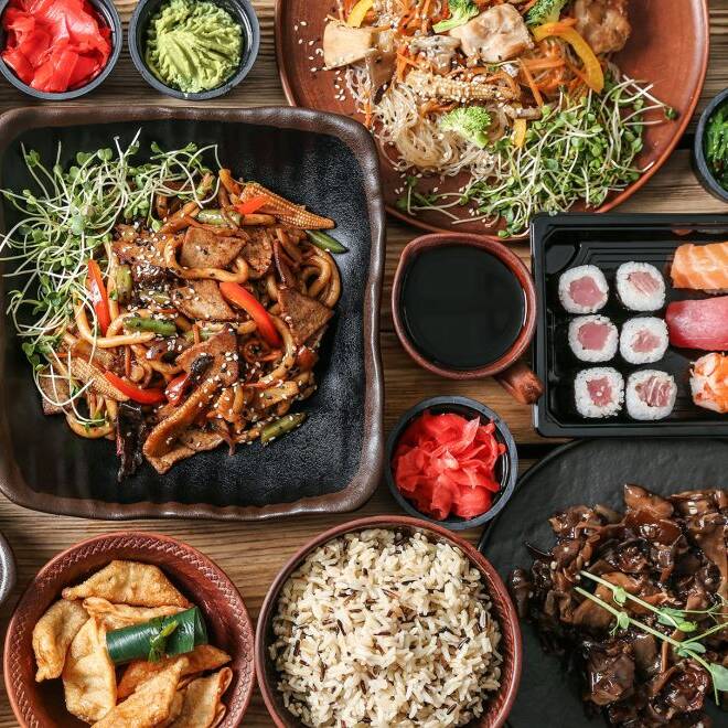 💕 Um jantar especial para você e seu amor! 💕
Desfrutem de um combo completo e cheio de sabor: 2 Yakisobas de 500g, 2 Harumakis crocantes, 1 porção de Hot Roll com 10 peças, 4 Guiozas deliciosos e 1 refrigerante de 1L para acompanhar. 🍜🥟🍣🥤
Perfeito para compartilhar momentos especiais a dois!