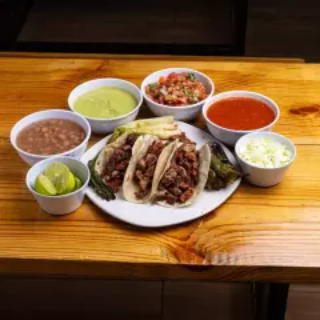 3 Tacos Asada + Agua jamaica