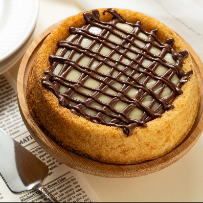 Delicioso bolo de baunilha com uma verdadeira piscininha de brigadeiro de Ninho e cobertura de Nutella
16cm de diametro