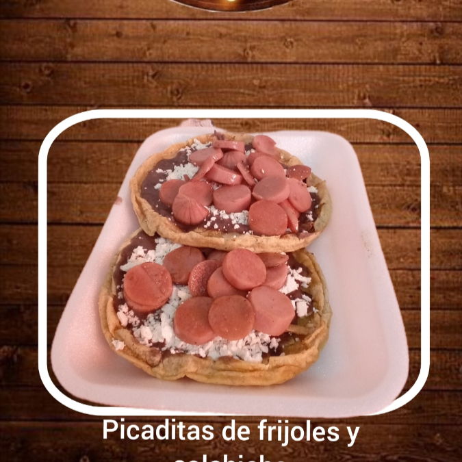 PICADITAS CON FRIJOLITOS Y SALCHICHA
