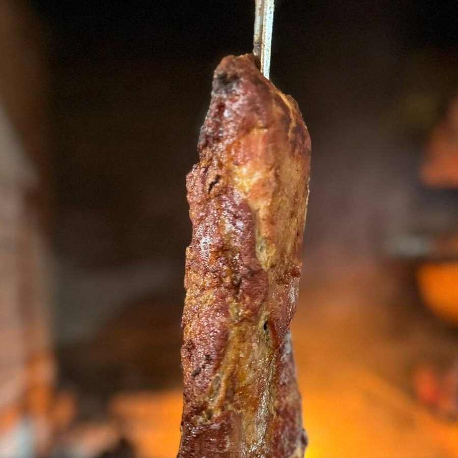 Copa lombo suculento e bem temperado, preparado com todo cuidado para garantir maciez e muito sabor em cada pedaço.