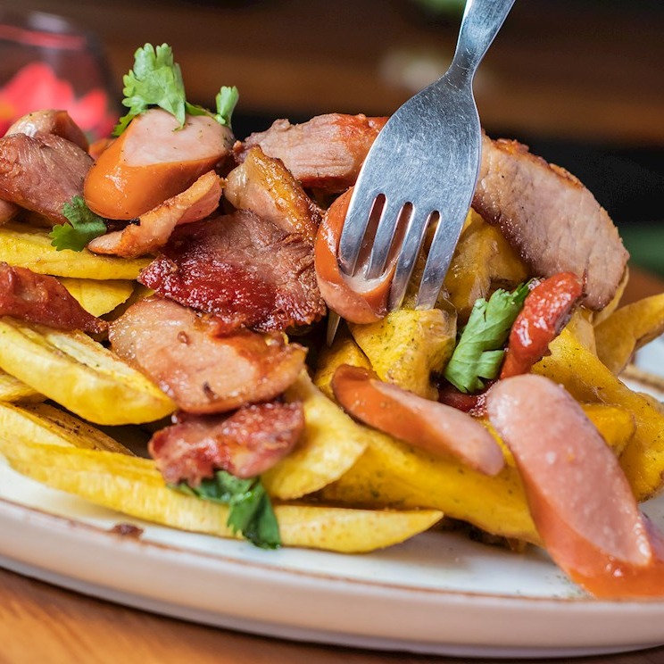 Salchipapa Especial + Bebida