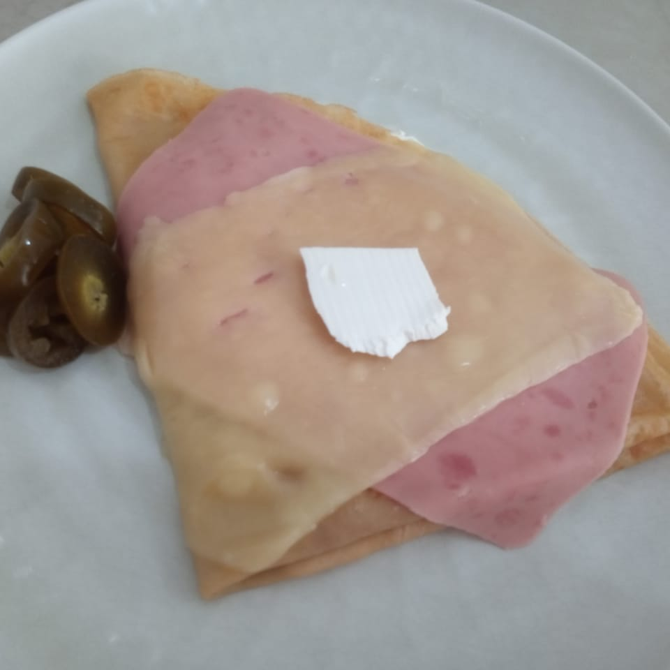 Crepa de Jamon con Queso