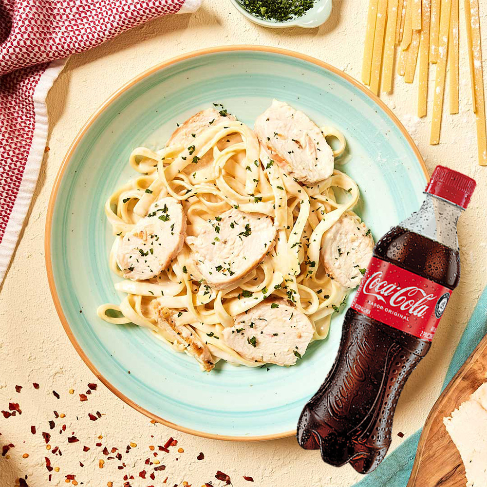 1/2 ALFREDO CON POLLO + COCA COLA 400ML