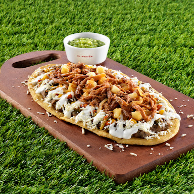 Huarache con Guisado