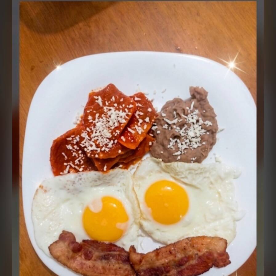 Huevos Estrellados con Tocino