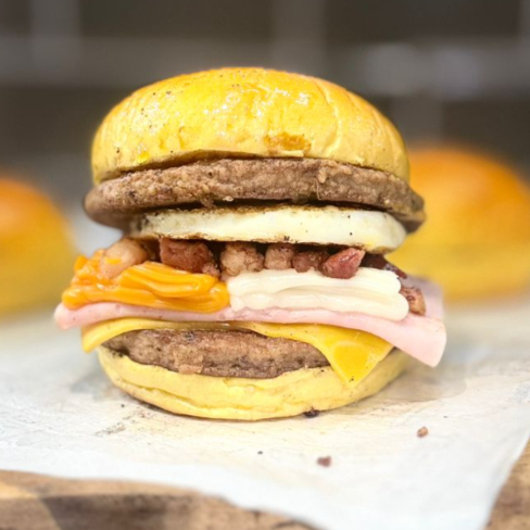 2 CARNES PICANHA 120GR + QUEIJO + PRESUNTO + OVO + BACON + CHEDDAR E CATUPIRY