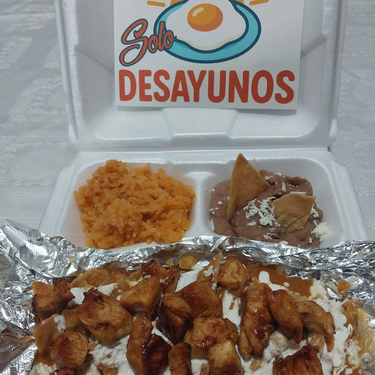 Chilaquiles Rojos con Pollo