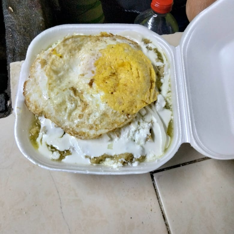 Chilaquiles con Huevo al Gusto: