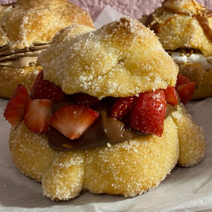 Pan de Muerto Relleno Nutella con Fresa