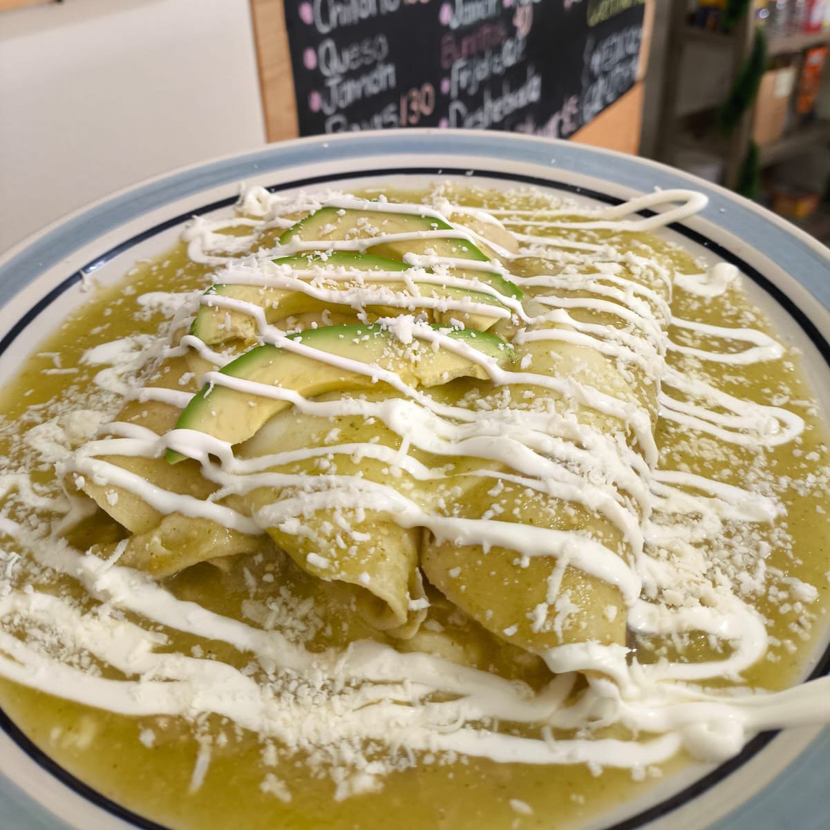 Enchiladas Rojas o Verdes con Pollo